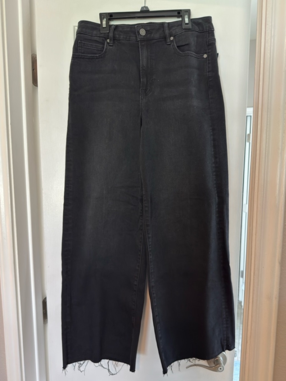 Hidden Black Wide-Leg Crop Jeans